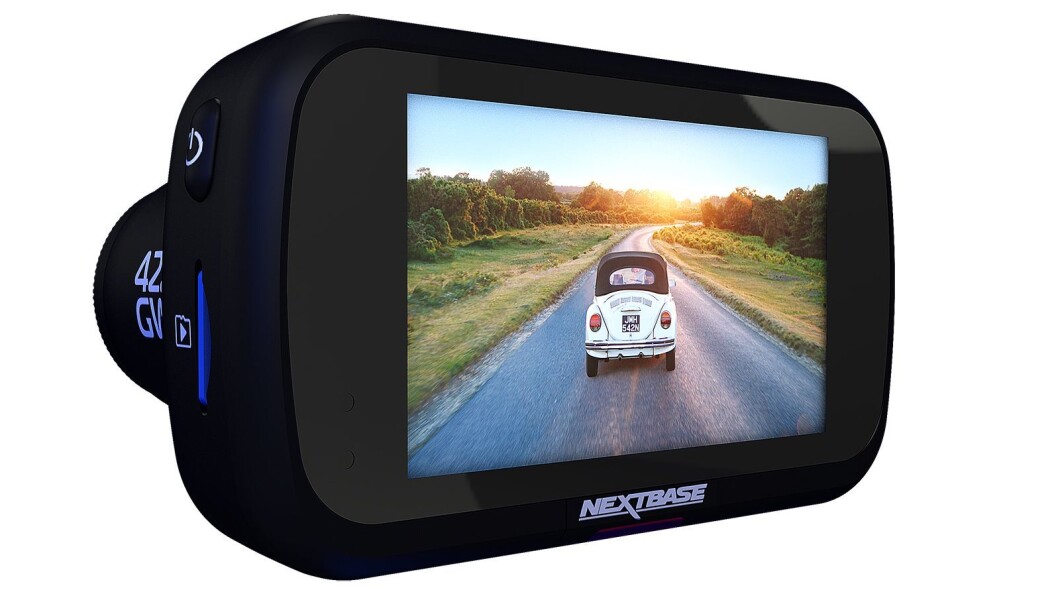 Kamera 422GW har berøringsskjerm og kommuniserer med mobiltelefon via blåtann 4.2. Foto: NextBase Kamera 422GW har berøringsskjerm og kommuniserer med mobiltelefon via blåtann 4.2. Foto: NextBase
