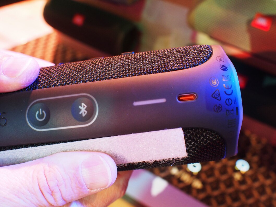 JBL Flip 5 kommer nå med USB-C ladekontakt. Foto: Jan Røsholm. JBL Flip 5 kommer nå med USB-C ladekontakt. Foto: Jan Røsholm.