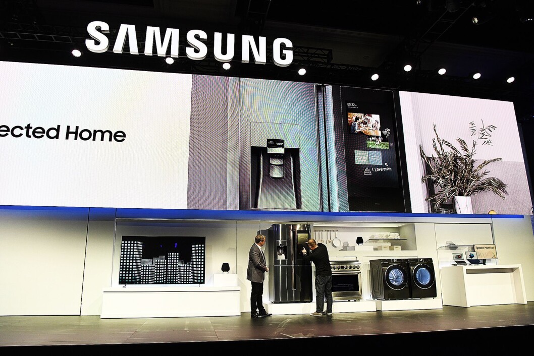 Hvitevarene blir stadig smartere, og snakker også med hverandre. Nye vaskemaskiner og en oppgradering av kjøleskapet Family Hub stod på menyen under Samsungs pressekonferanse på CES. Foto: Samsung. Hvitevarene blir stadig smartere, og snakker også med hverandre. Nye vaskemaskiner og en oppgradering av kjøleskapet Family Hub stod på menyen under Samsungs pressekonferanse på CES. Foto: Samsung.