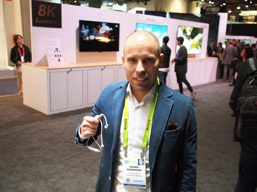 Henrik Andersson fra Jays viser frem bestselgermodellen a-Six Wireless. Foto: Jan Røsholm Henrik Andersson fra Jays viser frem bestselgermodellen a-Six Wireless. Foto: Jan Røsholm