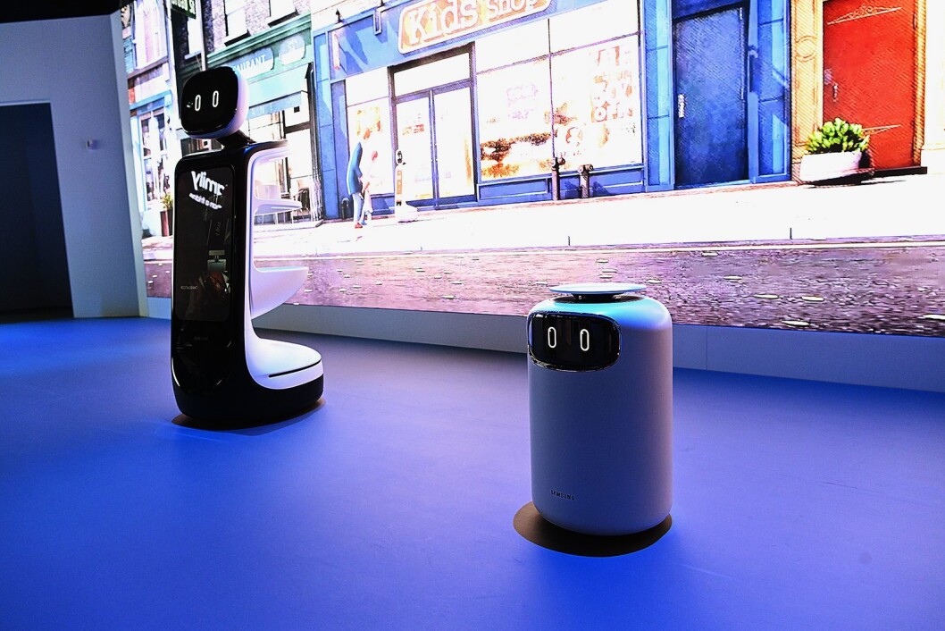 Kunstig intelligens stod på tapetet hos de fleste på CES, og Samsung lanserte en rekke roboter som skal hjelpe med alt fra shopping til helseovervåkning. Foto: Samsung. Kunstig intelligens stod på tapetet hos de fleste på CES, og Samsung lanserte en rekke roboter som skal hjelpe med alt fra shopping til helseovervåkning. Foto: Samsung.
