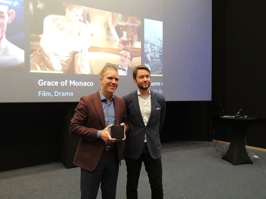 Produktdirektør Torbjørn Aamot og sjef for TV og underholdning i Get, Espen Åtland, viser fram nye Get boX på Odeon kino i Oslo. Foto: Marte Ottemo Produktdirektør Torbjørn Aamot og sjef for TV og underholdning i Get, Espen Åtland, viser fram nye Get boX på Odeon kino i Oslo. Foto: Marte Ottemo