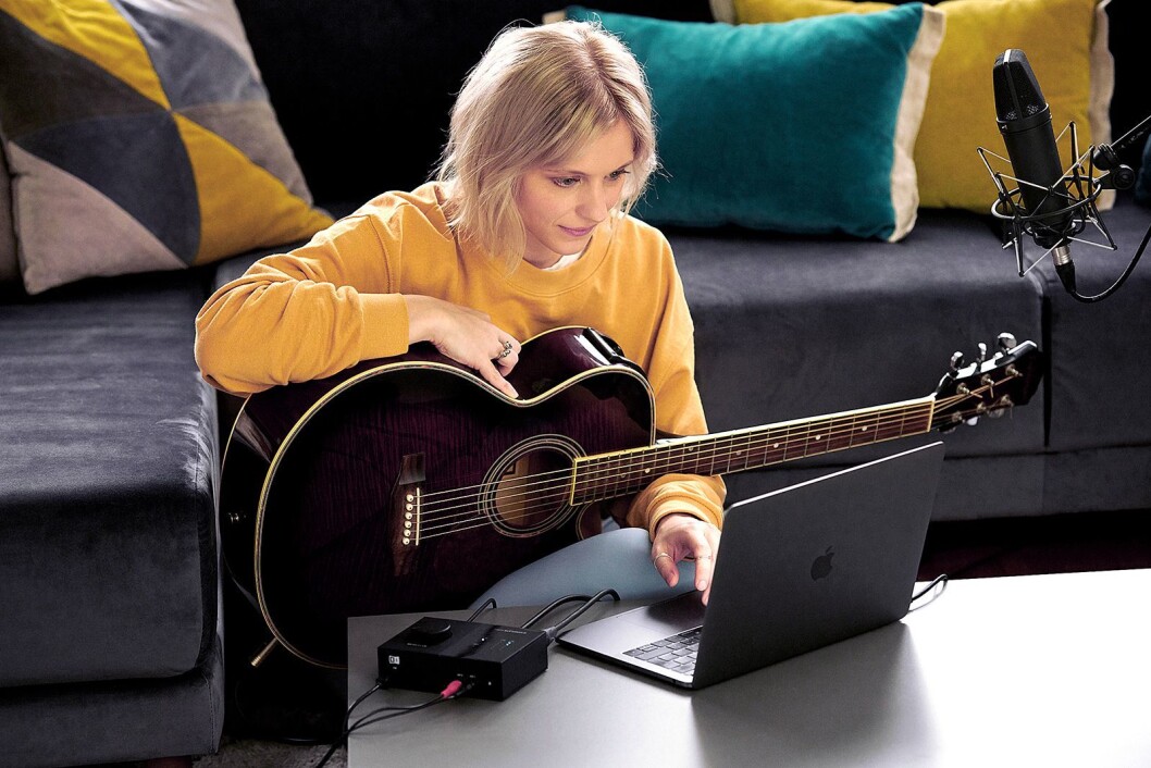 Med lydkortet Komplete Audio 1 og 2 følger den en rekke lyder, slik at man kan starte innspillingen med én gang det er koplet opp. Foto: Native Instruments. Med lydkortet Komplete Audio 1 og 2 følger den en rekke lyder, slik at man kan starte innspillingen med én gang det er koplet opp. Foto: Native Instruments.