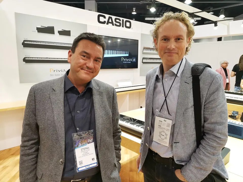 Stefan Palka (t. v.) og Mikael Muskantor i Polysonic Scandinavia AB på besøk hos Casio under The NAMM Show 2019. Foto: Stian Sønsteng. Stefan Palka (t. v.) og Mikael Muskantor i Polysonic Scandinavia AB på besøk hos Casio under The NAMM Show 2019. Foto: Stian Sønsteng.