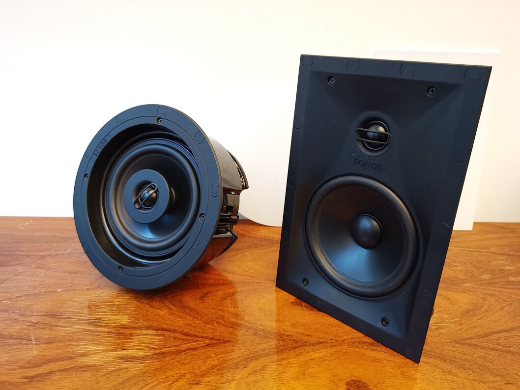 Innbyggingshøyttalerne Sonos In-Wall (t. h.) og Sonos In-Ceiling, som er i handelen 26. februar, koster 6.500 kroner paret. Foto: Stian Sønsteng Innbyggingshøyttalerne Sonos In-Wall (t. h.) og Sonos In-Ceiling, som er i handelen 26. februar, koster 6.500 kroner paret. Foto: Stian Sønsteng