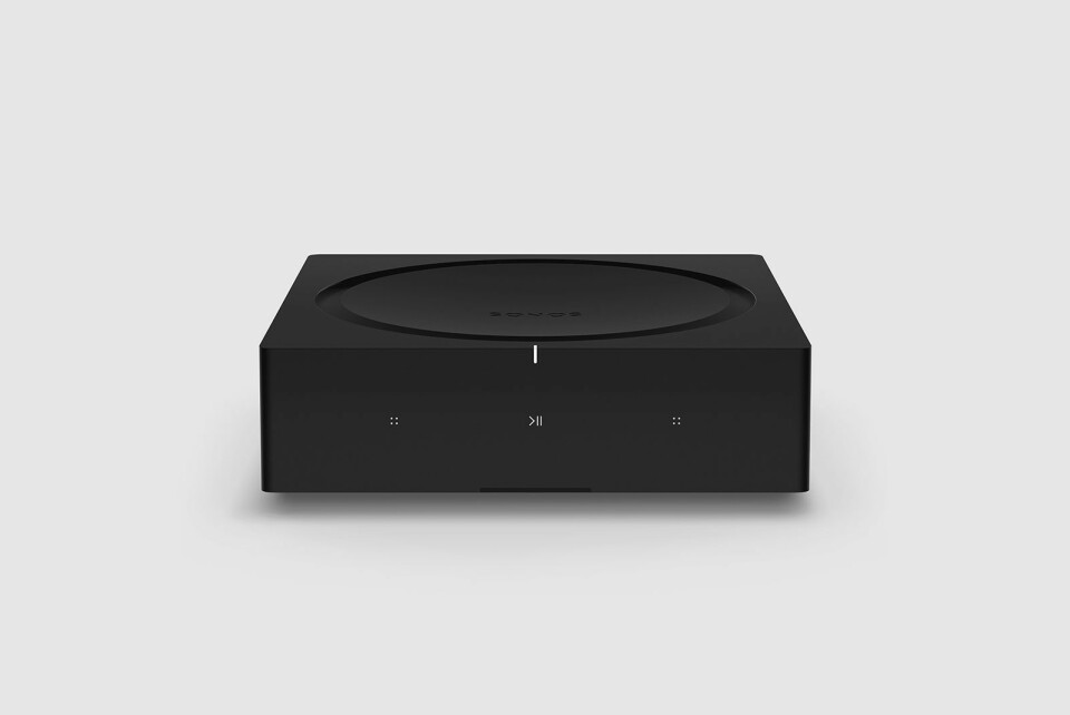 Sonos Amp har digitalforsterker i klasse D på 125 watt per kanal ved 8 ohm, måler 64x217x217 mm, mens vekten er 2,1 kilo. Pris: 6.500 kroner. Foto: Sonos