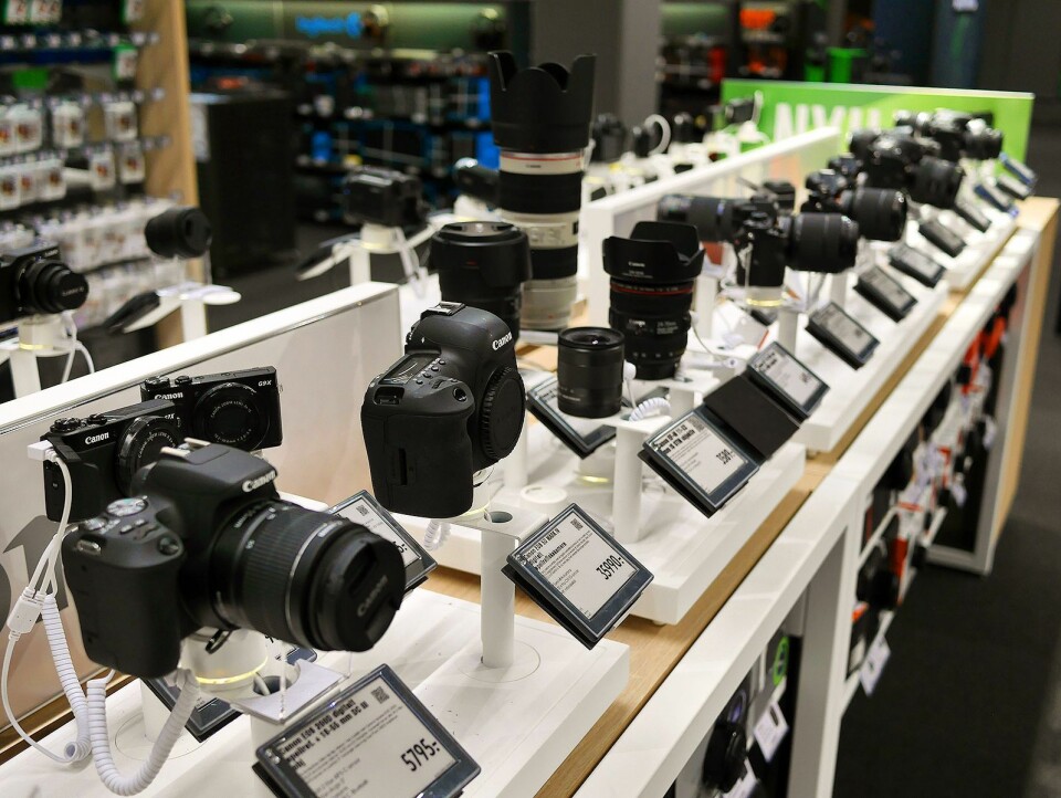 Gjennomsnittsprisen på kameraene øker i 2018, men ikke nok til å veie opp for det fallende salget i antall. Foto: Stian Sønsteng