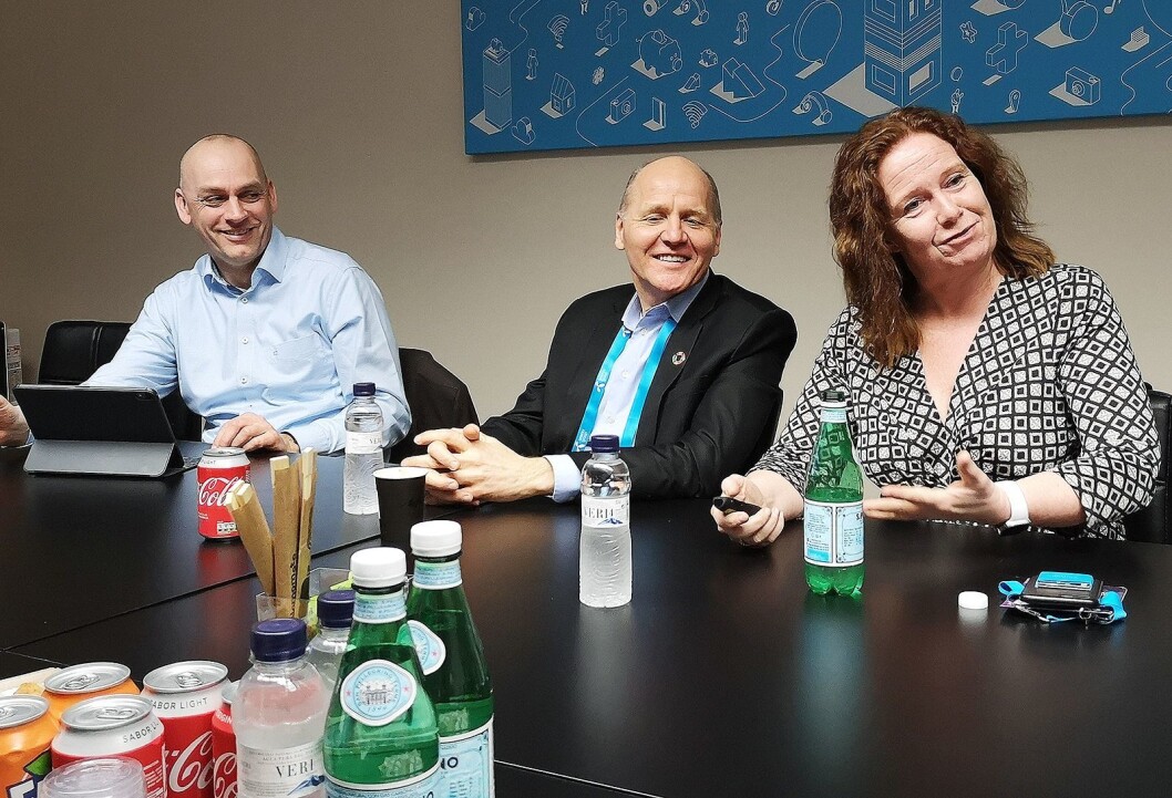 Konsernsjef Sigve Brekke i Telenor flankert av konstituert norgessjef Bjørn Ivar Moen og teknologidirektør i Telenor Norge, Ingeborg Øftshus. Foto: Marte Ottemo. Konsernsjef Sigve Brekke i Telenor flankert av konstituert norgessjef Bjørn Ivar Moen og teknologidirektør i Telenor Norge, Ingeborg Øftshus. Foto: Marte Ottemo.