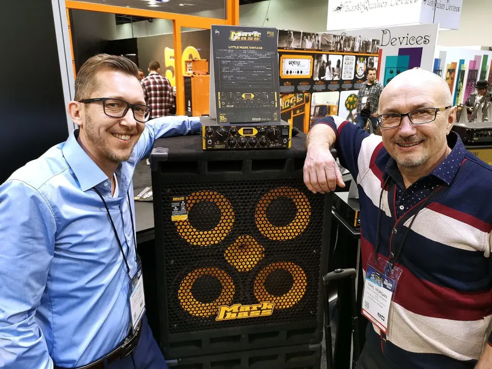 Fredrik Westbye (t. v.) og Morgan Johnsen i Morgan Instrument AS med basstoppen Little Mark Vintage, med rørforsterker og en effekt på 500 watt. Foto: Stian Sønsteng Fredrik Westbye (t. v.) og Morgan Johnsen i Morgan Instrument AS med basstoppen Little Mark Vintage, med rørforsterker og en effekt på 500 watt. Foto: Stian Sønsteng