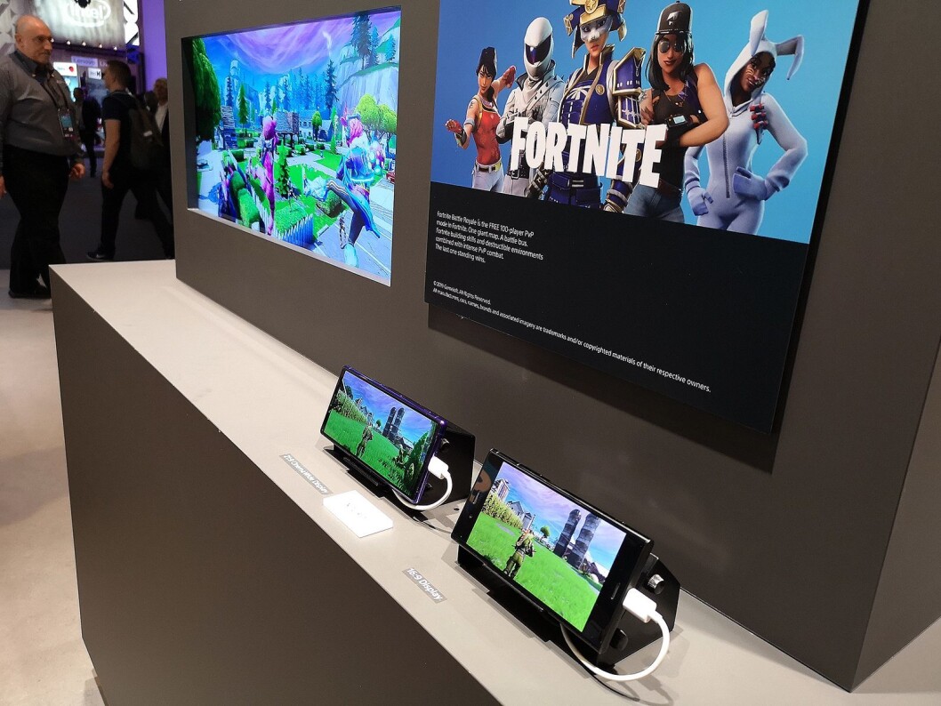 21:9-skjermen skal ifølge Sony egne seg ypperlig til spilling, og selskapet har inngått et samarbeid med flere store spilltitler, deriblant Fortnite. Foto: Marte Ottemo. 21:9-skjermen skal ifølge Sony egne seg ypperlig til spilling, og selskapet har inngått et samarbeid med flere store spilltitler, deriblant Fortnite. Foto: Marte Ottemo.