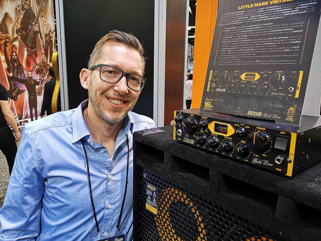 Fredrik Westbye i Morgan Instrument AS med basstoppen Little Mark Vintage, med rørforsterker og en effekt på 500 watt. Foto: Stian Sønsteng. Fredrik Westbye i Morgan Instrument AS med basstoppen Little Mark Vintage, med rørforsterker og en effekt på 500 watt. Foto: Stian Sønsteng.
