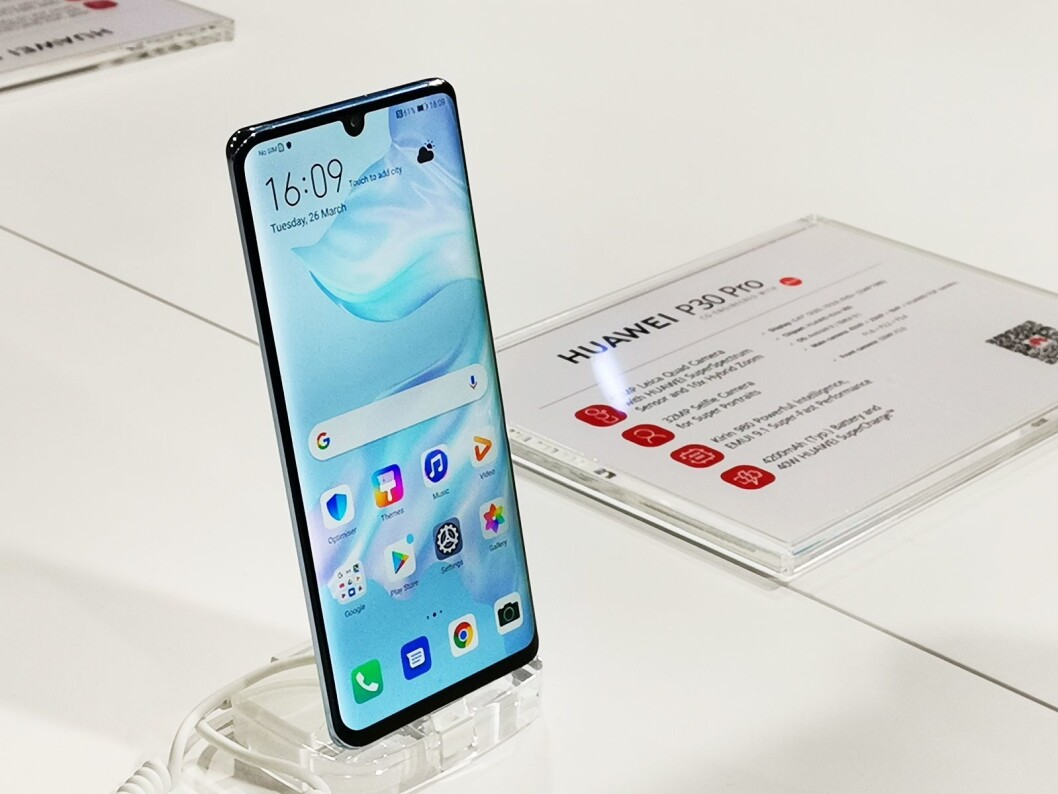 Huawei P30 Pro. Pris: 9.000 og 10.000 kroner, med 128GB og 256GB. Foto: Stian Sønsteng. Huawei P30 Pro. Pris: 9.000 og 10.000 kroner, med 128GB og 256GB. Foto: Stian Sønsteng.