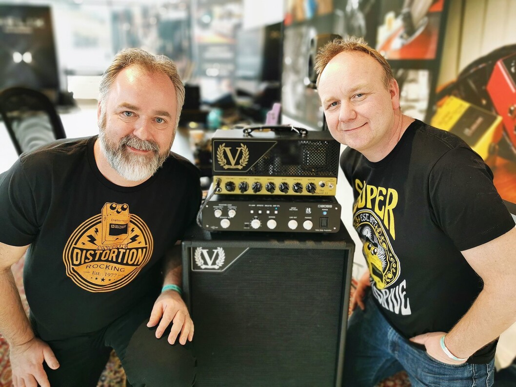 Torodd Bjørkestrand (t. v.) og Vidar Ersfjord i Roland Scandinavia med Boss Waza Tube Amp Expander, under Larvik gitarfestival tilkoplet forsterkeren The Sheriff 22 fra Victory. Foto: Stian Sønsteng Torodd Bjørkestrand (t. v.) og Vidar Ersfjord i Roland Scandinavia med Boss Waza Tube Amp Expander, under Larvik gitarfestival tilkoplet forsterkeren The Sheriff 22 fra Victory. Foto: Stian Sønsteng