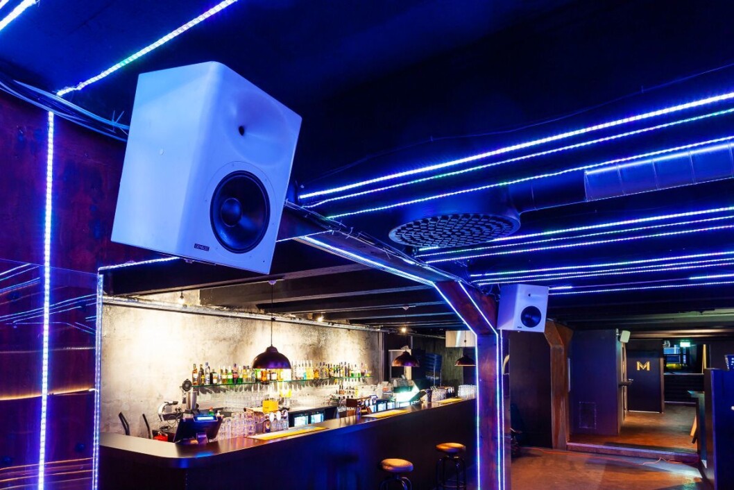Her er Genelec S360A plassert i Basso Club i Olou i Finland, som er Genelecs hjemland. Foto: Genelec. Her er Genelec S360A plassert i Basso Club i Olou i Finland, som er Genelecs hjemland. Foto: Genelec.