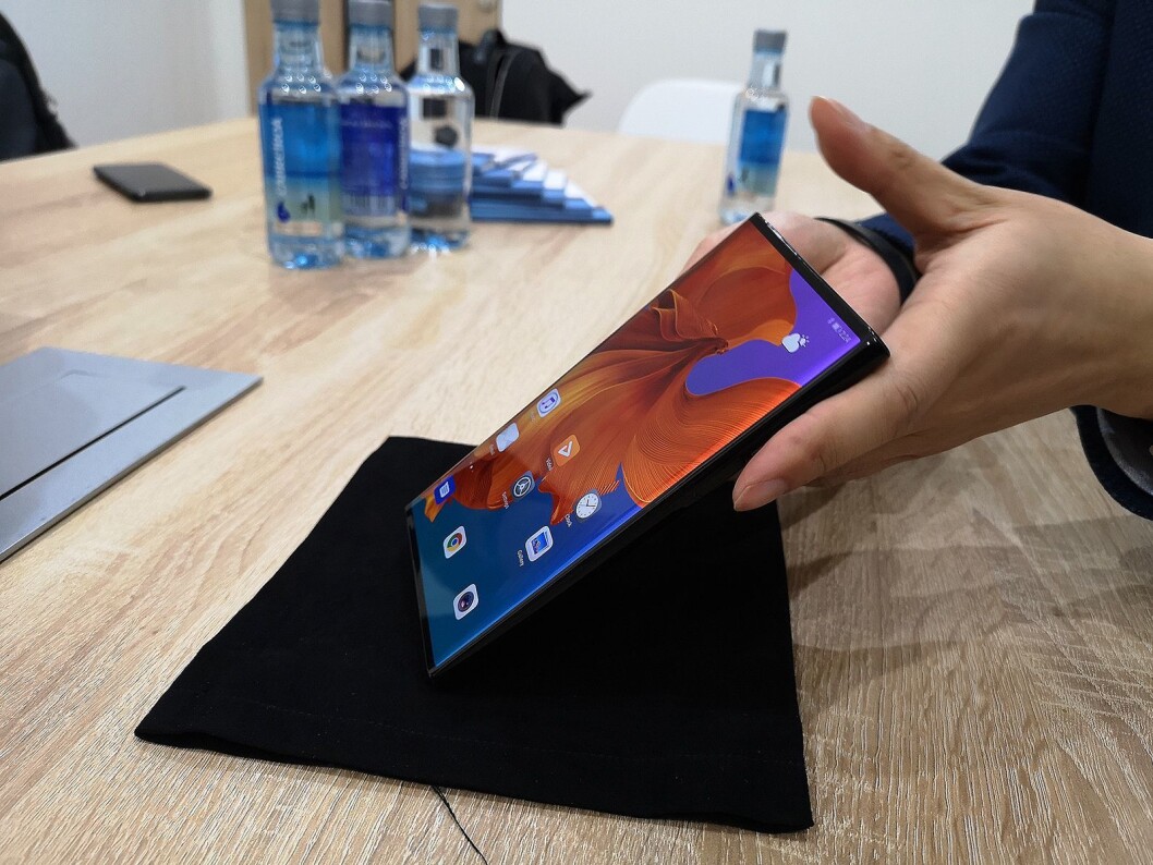 Huawei Mate X i lukket tilstand. Foto: Marte Ottemo. Huawei Mate X i lukket tilstand. Foto: Marte Ottemo.
