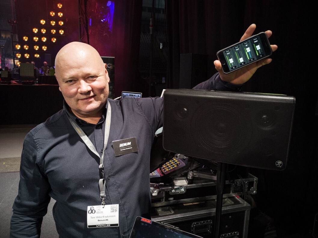 Tore Vidar Knutsmoen i Benum med Mackie FreePlay Live, med en trekanalers mikser i appen. Foto: Stian Sønsteng. Tore Vidar Knutsmoen i Benum med Mackie FreePlay Live, med en trekanalers mikser i appen. Foto: Stian Sønsteng.