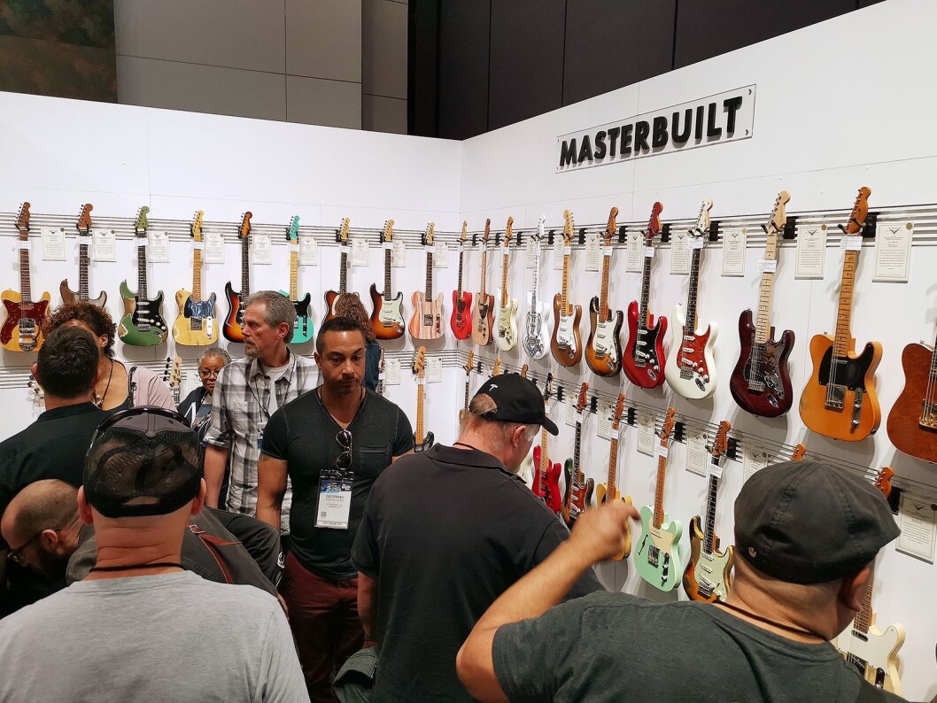 Masterbuilt hos Fender er eksakte kopier av kjente gitarmodeller. Prisene ligger på rundt 50.000 euro. Foto: Stian Sønsteng. Masterbuilt hos Fender er eksakte kopier av kjente gitarmodeller. Prisene ligger på rundt 50.000 euro. Foto: Stian Sønsteng.