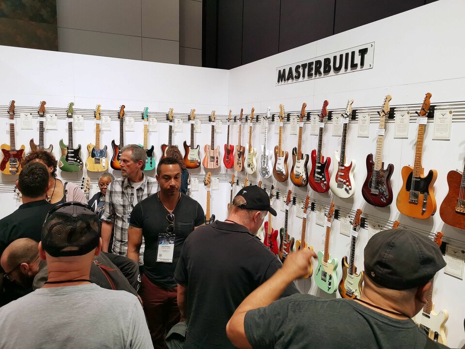 Masterbuilt hos Fender er eksakte kopier av kjente gitarmodeller. Prisene ligger på rundt 50.000 euro. Foto: Stian Sønsteng.