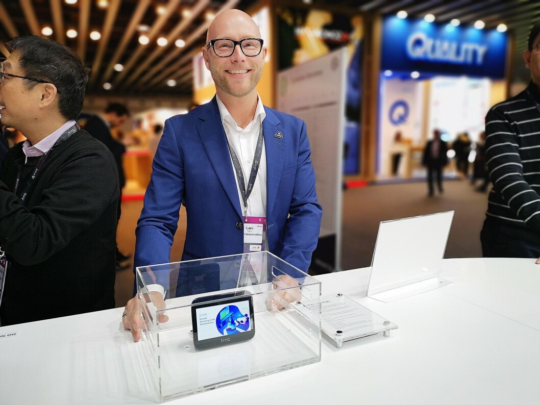 Norden-sjef i HTC, Lars Toft, er klar med sin 5G-hub så snart operatørene får på plass nettene. Foto: Marte Ottemo Norden-sjef i HTC, Lars Toft, er klar med sin 5G-hub så snart operatørene får på plass nettene. Foto: Marte Ottemo