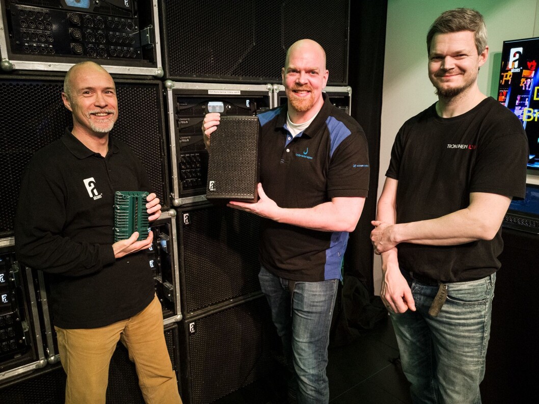 Tom Back (f. v.) i Alcons Audio med bånddiskanten på to tommer, Eirik Haua i Lydproduksjon Tromsø med VR5 og Arnstein Fossvik i Trondheim Lyd. Foto: Stian Sønsteng Tom Back (f. v.) i Alcons Audio med bånddiskanten på to tommer, Eirik Haua i Lydproduksjon Tromsø med VR5 og Arnstein Fossvik i Trondheim Lyd. Foto: Stian Sønsteng
