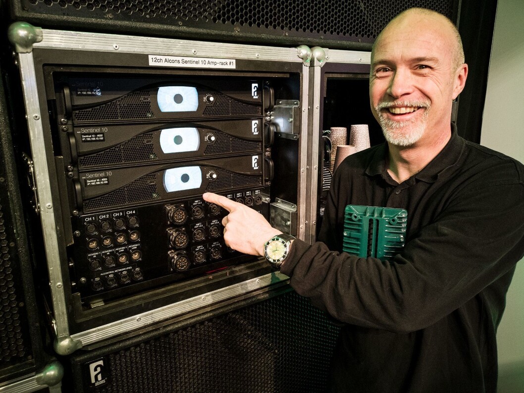 Tom Back i Alcons Audio viser Senteniel 10-forsterkeren på LLB-messen. Foto: Stian Sønsteng. Tom Back i Alcons Audio viser Senteniel 10-forsterkeren på LLB-messen. Foto: Stian Sønsteng.