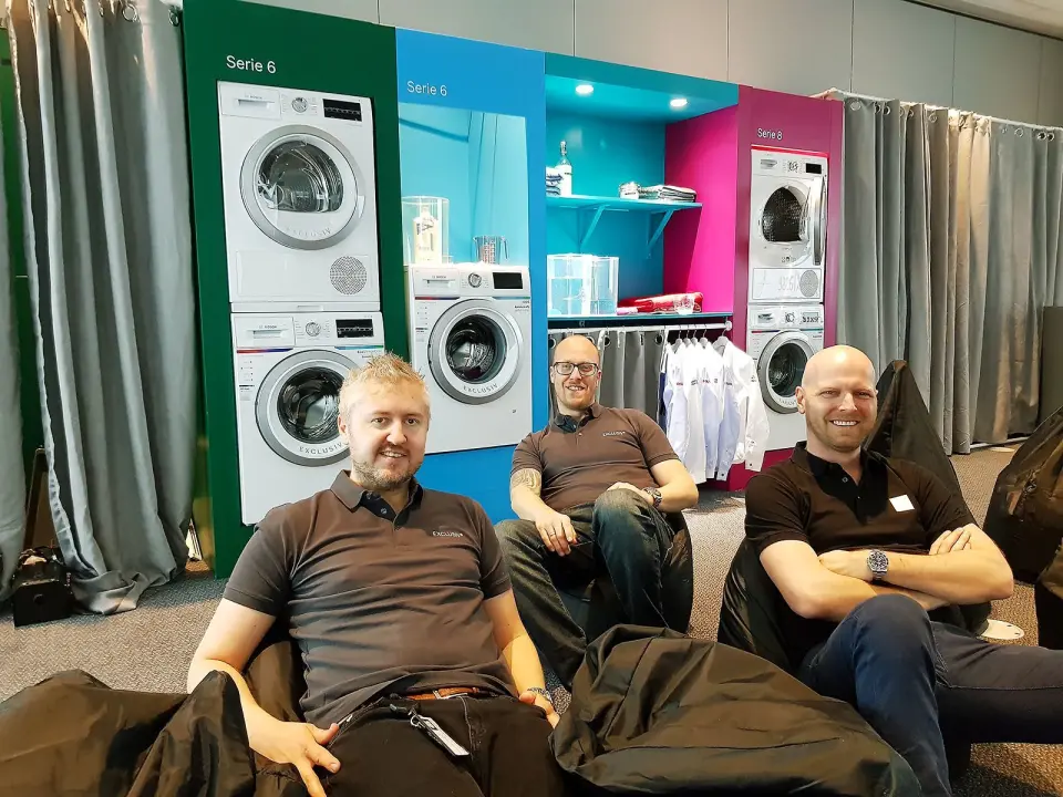 Representantene fra BSH slapper av mellom de ulike gruppene. Fra venstre Thomas Nybø Antonsen, Stian Lyro og Morten H. Kristensen. Foto: Jan Røsholm Representantene fra BSH slapper av mellom de ulike gruppene. Fra venstre Thomas Nybø Antonsen, Stian Lyro og Morten H. Kristensen. Foto: Jan Røsholm