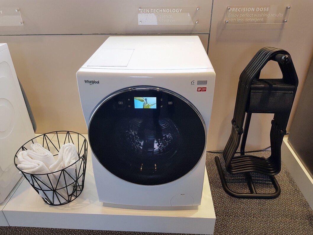 Den nye vaskemaskinen fra Whirlpool har et lydnivå på kun 72 dB ved sentrifugering. Foto: Jan Røsholm. Den nye vaskemaskinen fra Whirlpool har et lydnivå på kun 72 dB ved sentrifugering. Foto: Jan Røsholm.