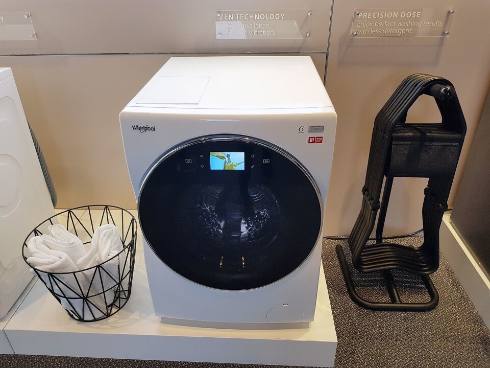 Den nye vaskemaskinen fra Whirlpool har et lydnivå på kun 72 dB ved sentrifugering. Foto: Jan Røsholm.