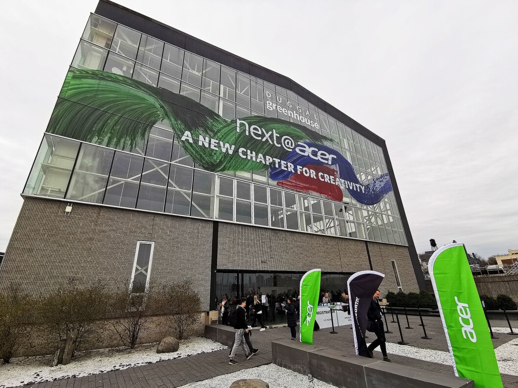 Acers globale pressekonferanse den 11. april ble arrangert i Duggal Greenhouse, en ombygd maskinfabrikk ved et skipsverft i Brooklyn i New York. Foto: Stian Sønsteng. Acers globale pressekonferanse den 11. april ble arrangert i Duggal Greenhouse, en ombygd maskinfabrikk ved et skipsverft i Brooklyn i New York. Foto: Stian Sønsteng.