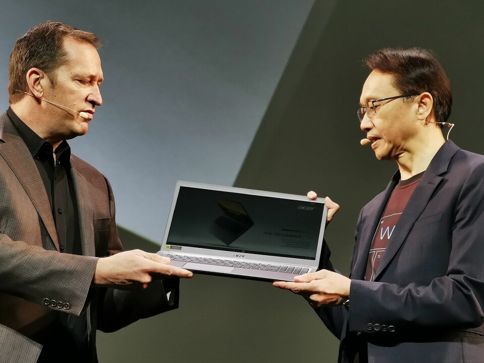Eric Ackerson (t. v.) og Jason Chen med nye Acer Chromebook 715. Foto: Stian Sønsteng.