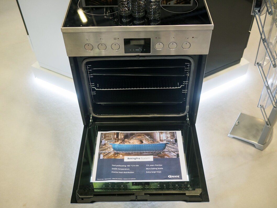 En ny komfyr fra Gram med BakingPro System. Foto: Ola Larsson. En ny komfyr fra Gram med BakingPro System. Foto: Ola Larsson.