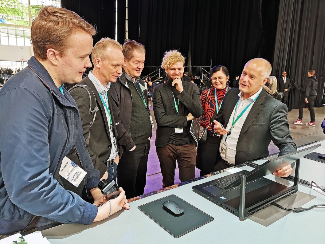 John Miedema (f. h.) og Ekaterina Bakhbava i Acer viser de nordiske journalistene Albert Mørk (Pixel.tv), John Alex Hvidlykke (Lyd & Bilde), Rasmus Udsholt (Komputer For Alle) og Aleksi Herttua (Tekniikan Maailma) den nye ConceptD 9. Foto: Stian Sønsteng. John Miedema (f. h.) og Ekaterina Bakhbava i Acer viser de nordiske journalistene Albert Mørk (Pixel.tv), John Alex Hvidlykke (Lyd & Bilde), Rasmus Udsholt (Komputer For Alle) og Aleksi Herttua (Tekniikan Maailma) den nye ConceptD 9. Foto: Stian Sønsteng.