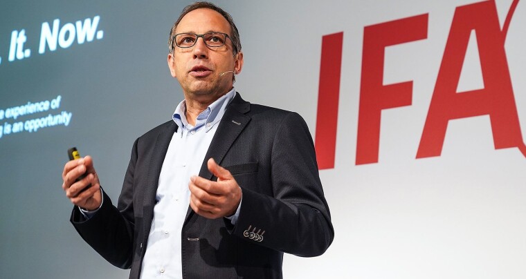 KUNDENE BESTEMMER, MEN VIL DE BETALE?