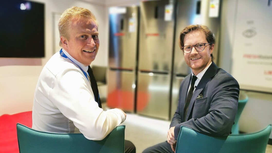 Norsk salgssjef for hvitevarer, kjøkken og småelektriske produkter, Thomas Marthinsen (t. v.) og nordisk kategoridirektør for hvitevarer, Lars Jødahl, på hvitevaresamlingen PowerUp i 2019. Foto: Stian Sønsteng Norsk salgssjef for hvitevarer, kjøkken og småelektriske produkter, Thomas Marthinsen (t. v.) og nordisk kategoridirektør for hvitevarer, Lars Jødahl, på hvitevaresamlingen PowerUp i 2019. Foto: Stian Sønsteng