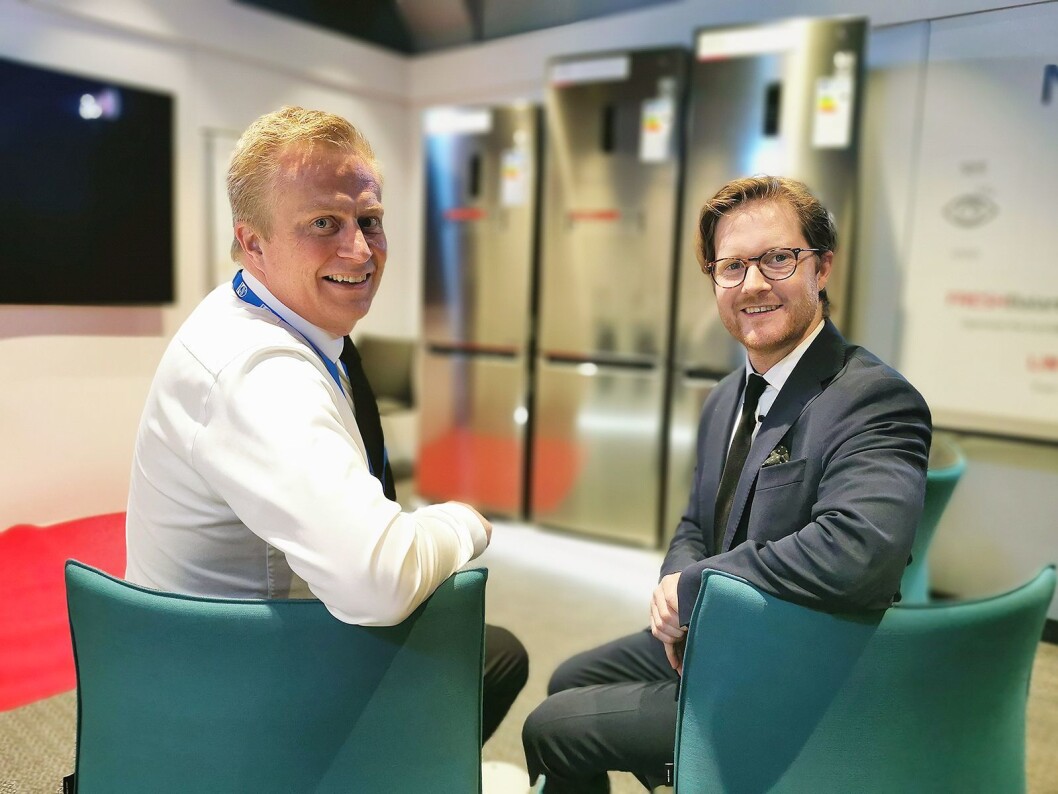 Norsk salgssjef for hvitevarer, kjøkken og småelektriske produkter, Thomas Marthinsen (t. v.) og nordisk kategoridirektør for hvitevarer, Lars Jødahl, på hvitevaresamlingen PowerUp. Foto: Stian Sønsteng Norsk salgssjef for hvitevarer, kjøkken og småelektriske produkter, Thomas Marthinsen (t. v.) og nordisk kategoridirektør for hvitevarer, Lars Jødahl, på hvitevaresamlingen PowerUp. Foto: Stian Sønsteng