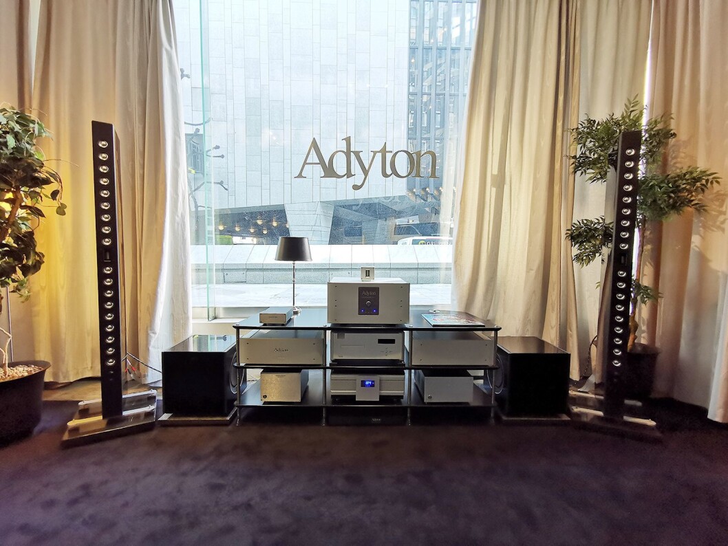 Adyton-rommet hos Oslo Hi-Fi Center, med de nye Gracili-høyttalerne. Foto: Stian Sønsteng. Adyton-rommet hos Oslo Hi-Fi Center, med de nye Gracili-høyttalerne. Foto: Stian Sønsteng.