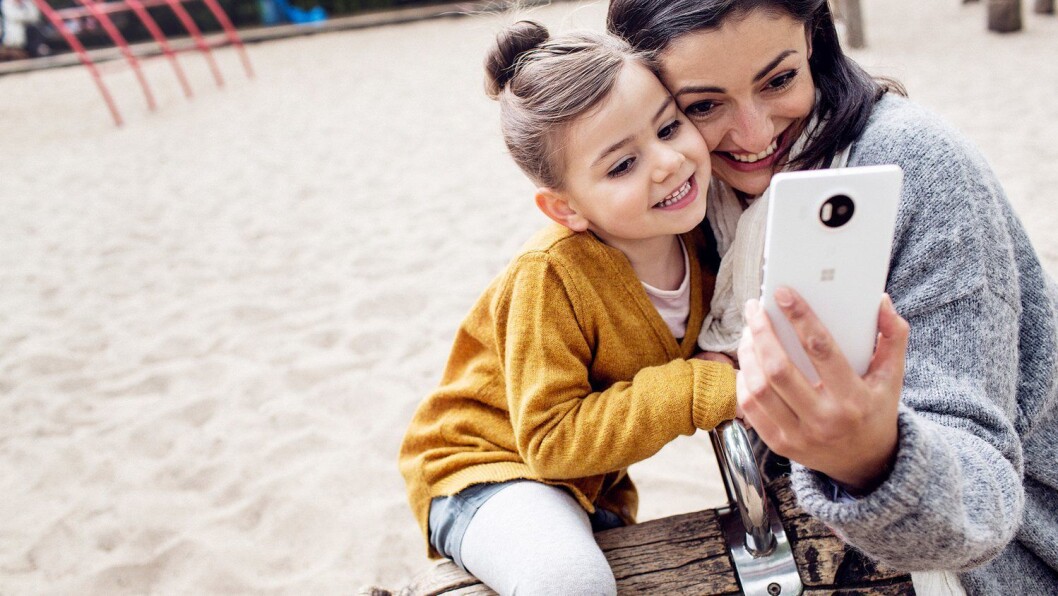 Mobilkameraet står for en stadig større andel av antall bilder nordmenn tar. Foto: Microsoft. Mobilkameraet står for en stadig større andel av antall bilder nordmenn tar. Foto: Microsoft.