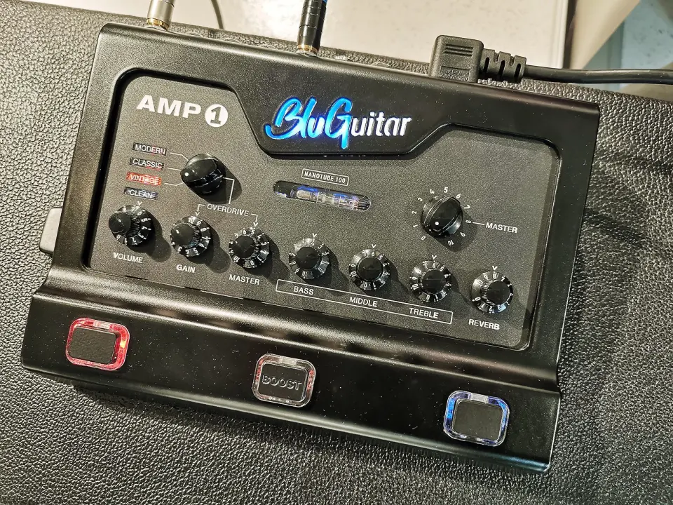 Forsterkertoppen BluGuitar AMP1 Iridium Edition er utviklet for metallgitarister, og er ventet i salg før jul. Foto: Stian Sønsteng. Forsterkertoppen BluGuitar AMP1 Iridium Edition er utviklet for metallgitarister, og er ventet i salg før jul. Foto: Stian Sønsteng.