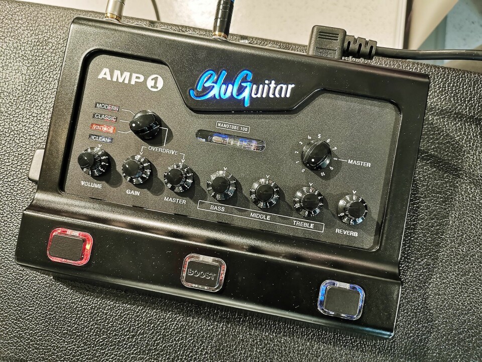 Forsterkertoppen BluGuitar AMP1 Iridium Edition er utviklet for metallgitarister, og er ventet i salg før jul. Foto: Stian Sønsteng.
