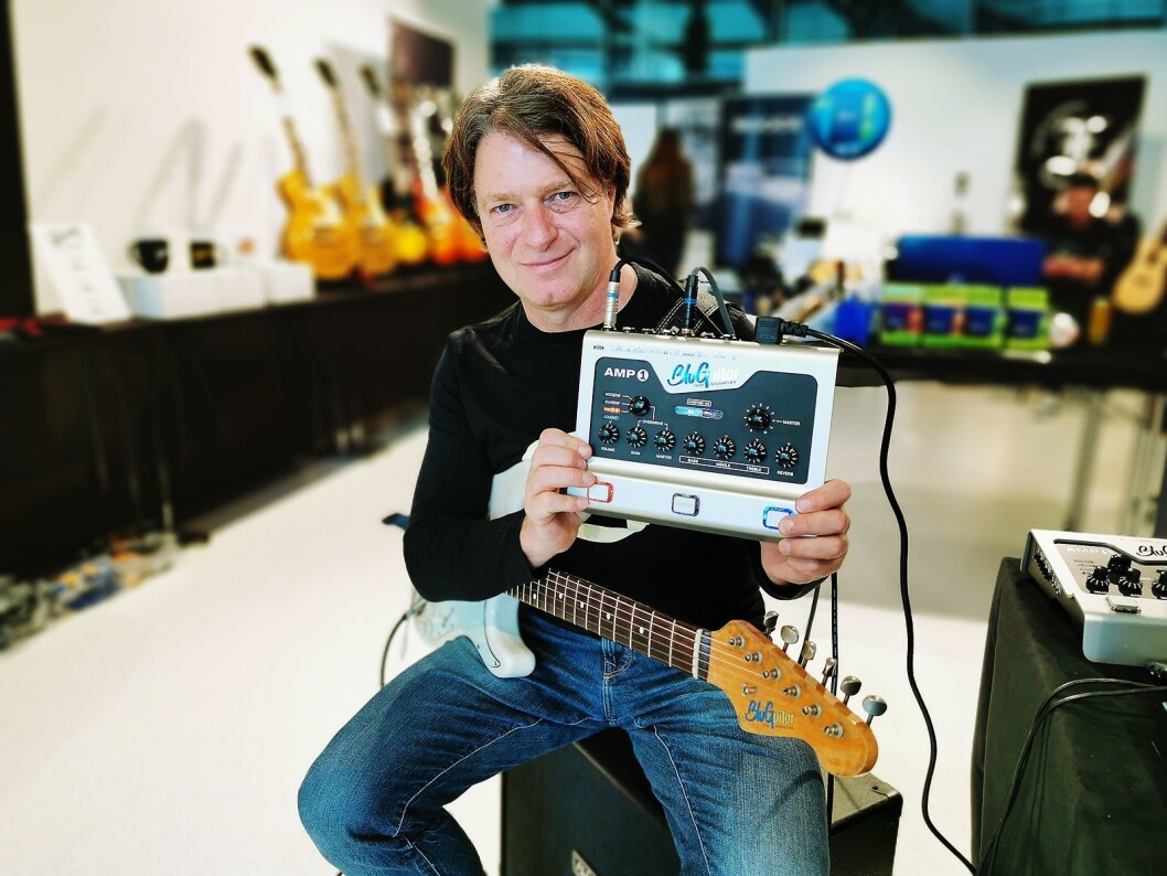 Thomas Blug i BluGuitar med AMP1 Mercury Edition. Foto: Stian Sønsteng. Thomas Blug i BluGuitar med AMP1 Mercury Edition. Foto: Stian Sønsteng.