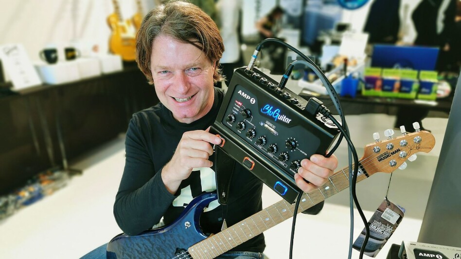 TOPP RØRTOPP-LYD FRA BLUGUITAR AMP1