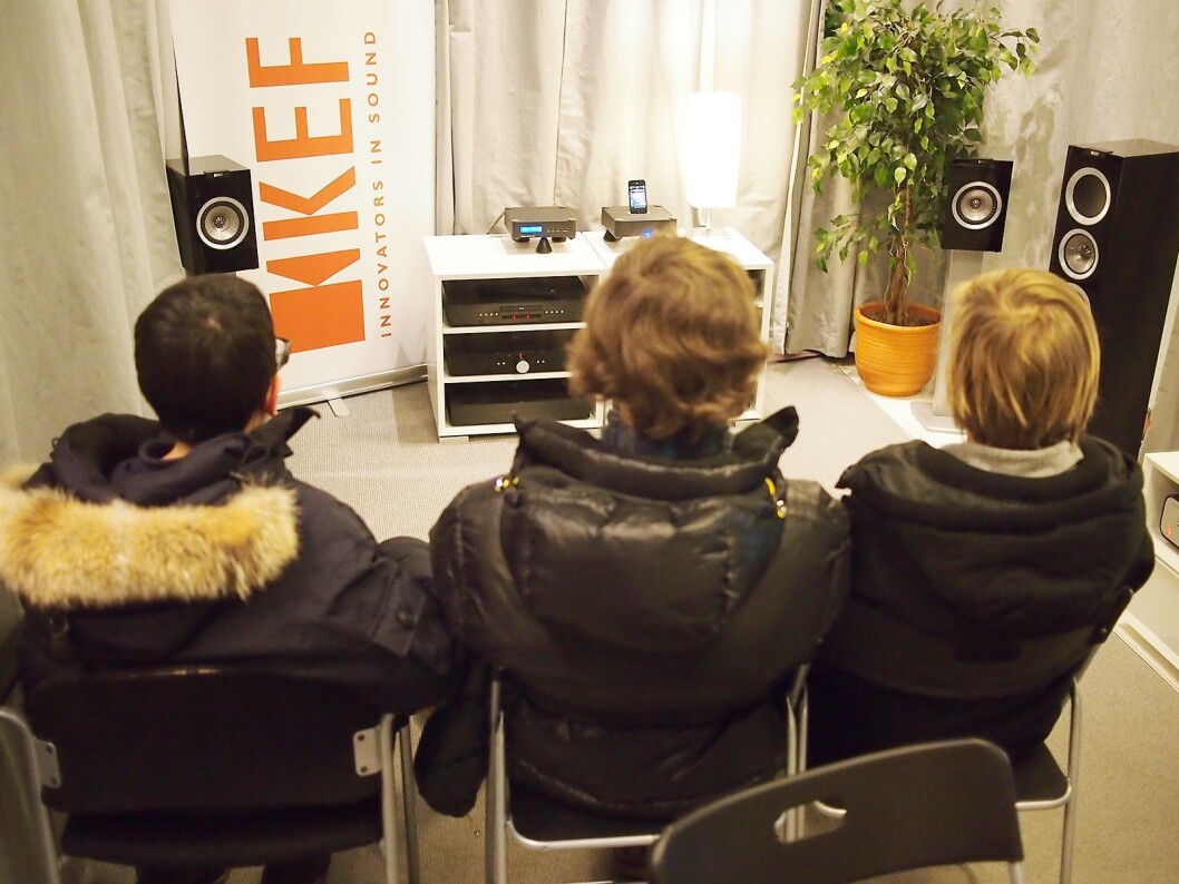 Da vi møtte de tre tiendeklassingene i 2012, var det Kef- og Nordost-leverandørene som hadde lyttekveld. Foto: Stian Sønsteng. Da vi møtte de tre tiendeklassingene i 2012, var det Kef- og Nordost-leverandørene som hadde lyttekveld. Foto: Stian Sønsteng.