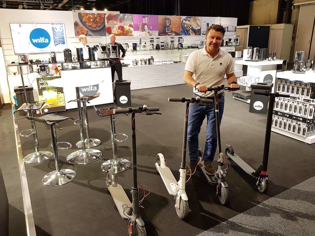 Wilfa-sjef Morten Hoff viser frem den nye sparkesykkelen E-free S2Pro. Foto: Jan Røsholm Wilfa-sjef Morten Hoff viser frem den nye sparkesykkelen E-free S2Pro. Foto: Jan Røsholm