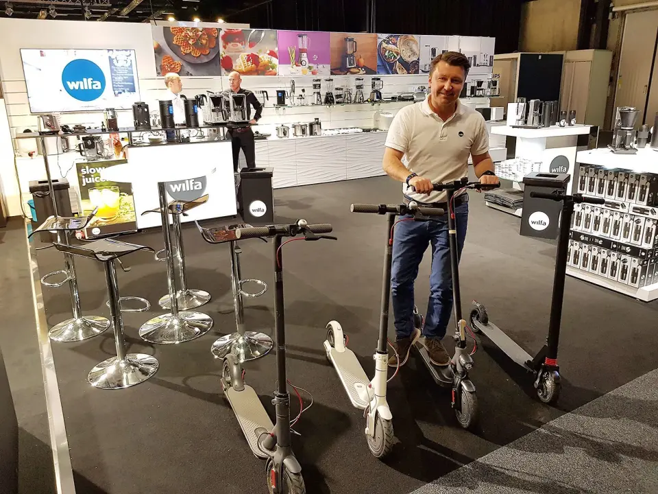 Wilfa-sjef Morten Hoff viser frem den nye sparkesykkelen E-free S2Pro. Foto: Jan Røsholm Wilfa-sjef Morten Hoff viser frem den nye sparkesykkelen E-free S2Pro. Foto: Jan Røsholm