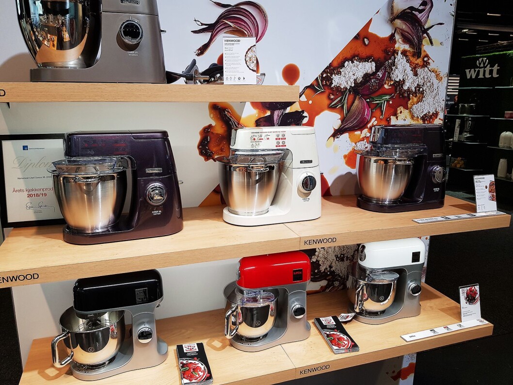 Kjøkkenmaskinene fra Kenwood finnes i forskjellige utførelser og farger. Foto: Jan Røsholm. Kjøkkenmaskinene fra Kenwood finnes i forskjellige utførelser og farger. Foto: Jan Røsholm.