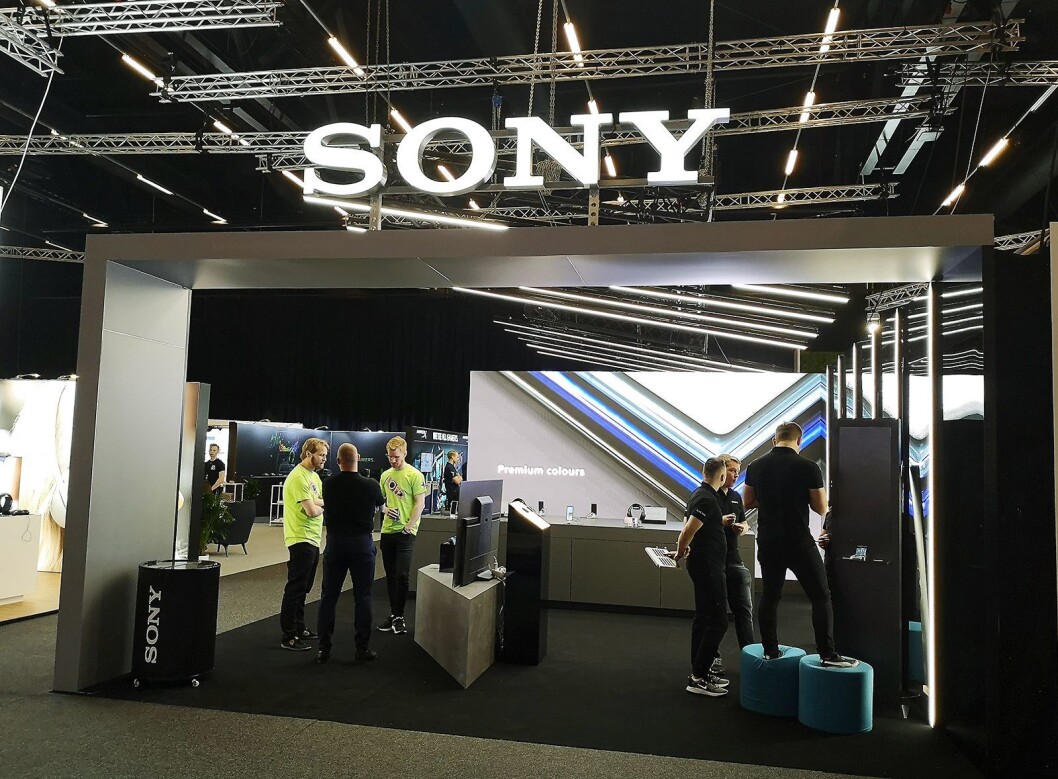 Sony har tatt med seg designet fra Mobile World Congress som gikk av stabelen i Barcelona i februar, inn til Elkjøp Campus. Foto: Marte Ottemo Sony har tatt med seg designet fra Mobile World Congress som gikk av stabelen i Barcelona i februar, inn til Elkjøp Campus. Foto: Marte Ottemo