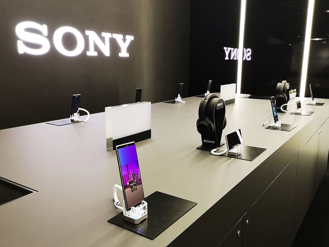 Sony Xperia 1 er hovedfokus for Sony på Campus, men også selskapets trådløse hodetelefoner er på utstilling. Foto: Marte Ottemo. Sony Xperia 1 er hovedfokus for Sony på Campus, men også selskapets trådløse hodetelefoner er på utstilling. Foto: Marte Ottemo.