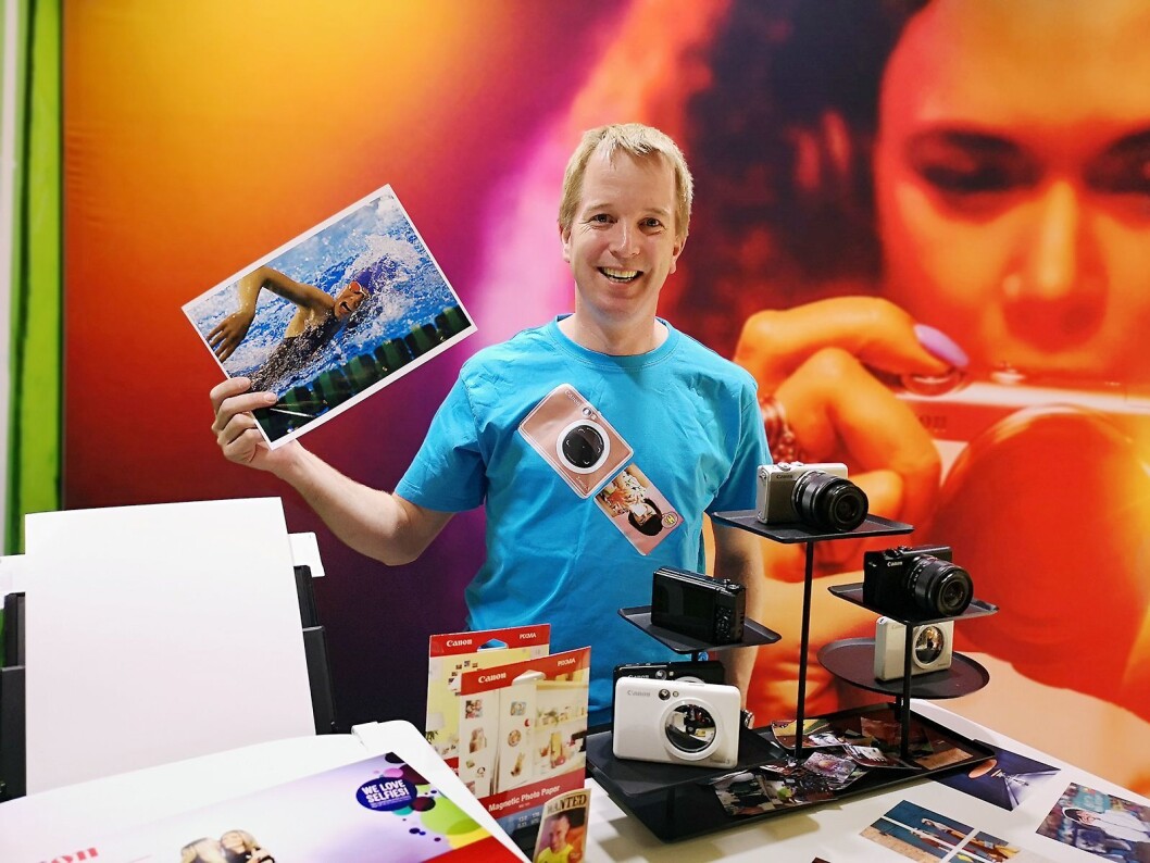 Lars Askheim, opplæringsansvarlig i Canon Norge, vil ha ungdommen til å oppdage gleden ved å skrive ut bilder. Foto: Marte Ottemo Lars Askheim, opplæringsansvarlig i Canon Norge, vil ha ungdommen til å oppdage gleden ved å skrive ut bilder. Foto: Marte Ottemo