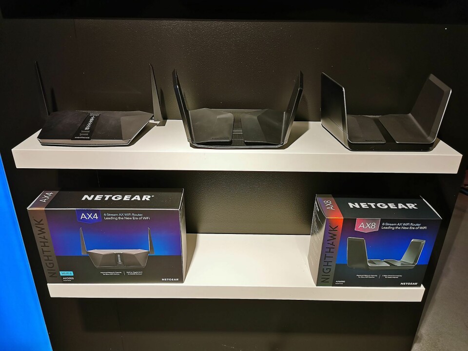Netgears Wi-Fi 6-portefølje hos Elkjøp består av Nighthawk RX40 (2.500,-), RX80 (4.000,-) og RX200 (5.500,-), med fire, åtte og 12 samtidige datastrømmer. Foto: Stian Sønsteng.
