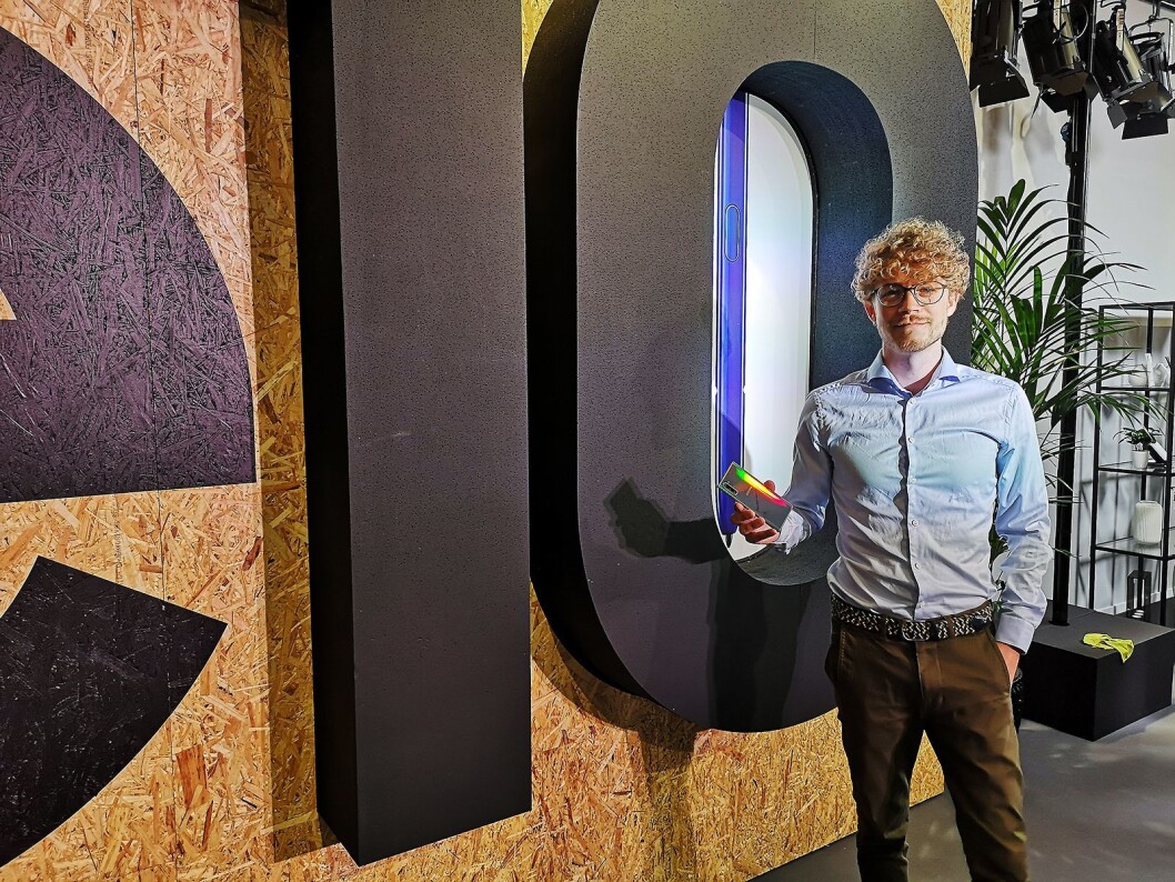Daniel Kvalheim, teknisk kunde- og medieansvarlig i Samsung Norge, viser fram nye Galaxy Note 10+ Foto: Marte Ottemo Daniel Kvalheim, teknisk kunde- og medieansvarlig i Samsung Norge, viser fram nye Galaxy Note 10+ Foto: Marte Ottemo